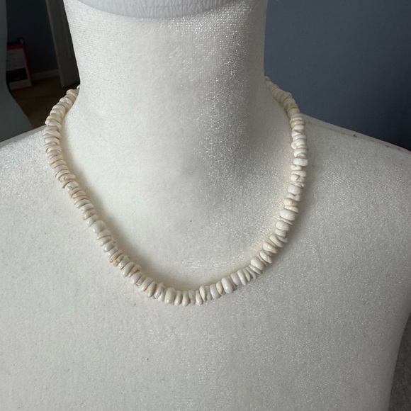 White Shell Necklace - Picture 2 of 2